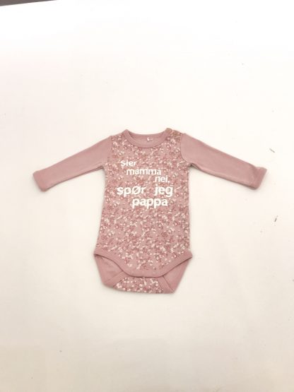 Name It sier mamma nei body med blomsterprint – Name It sier mamma nei body med blomsterprint – Mio Trend